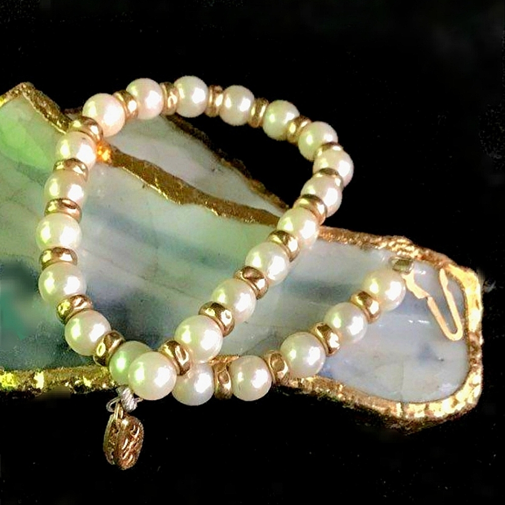 14k gold (solid) vintage, beaded, freshwater pearl bracelet